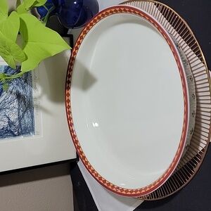 Villeroy And Boch Vilbofour 12 1/2" Round Bakung Dish.